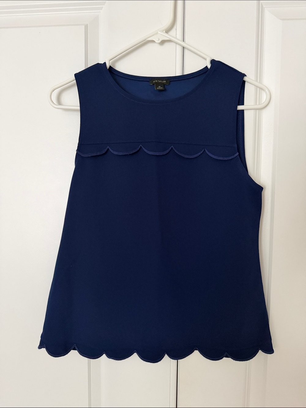 Ann Taylor Navy Scalloped Sleeveless Tank Top